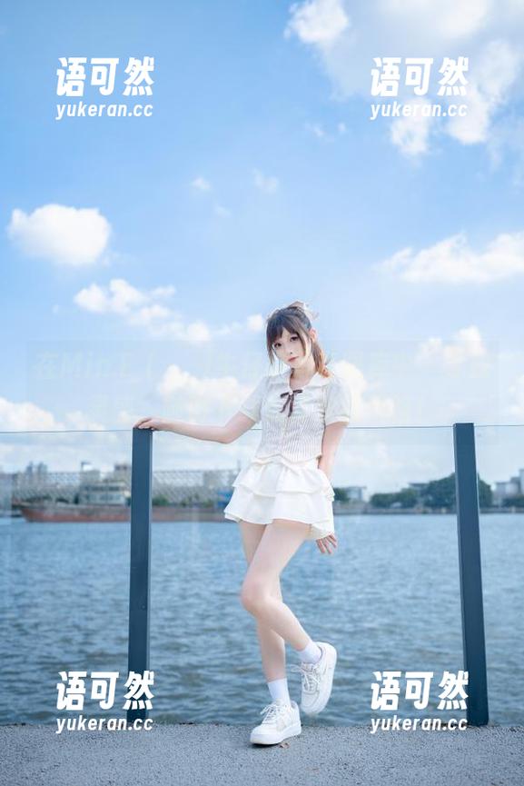 在Min.E (민이)牛仔裤写真图库中，寻找灵感，随时下载你喜欢的风格！